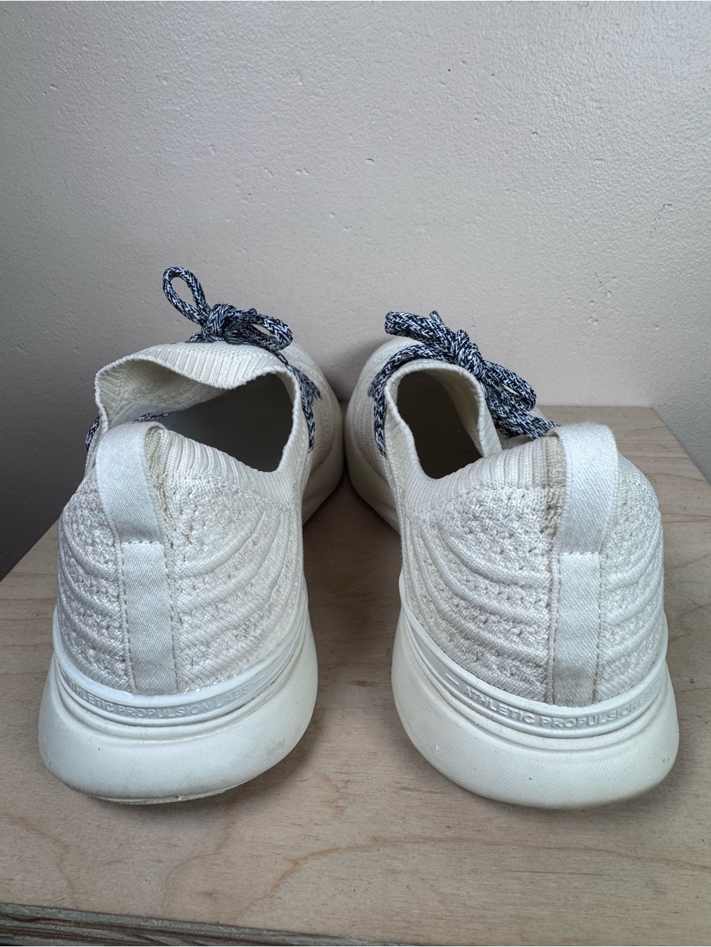 APL TechLoom Wave Cream Knit Sneakers Navy Accent Laces 8 - Picture 2 of 9